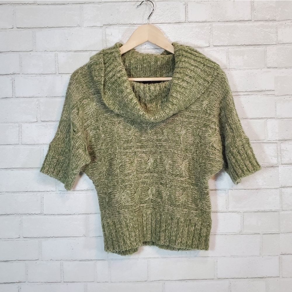 Green short sleeve sweater